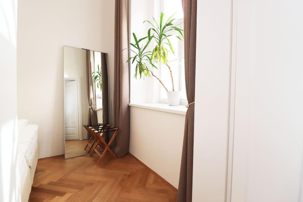 Center Apt In Best Area Near Park & Danube 20'to Airport * Viena