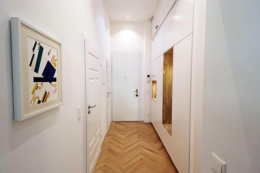 Apartamento Center Apt In Best Area Near Park & Danube 20'to Airport *