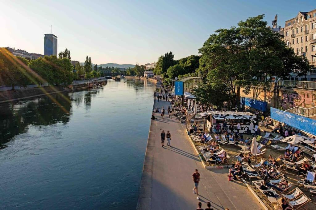 Center Apt In Best Area Near Park & Danube 20'to Airport Appartement *