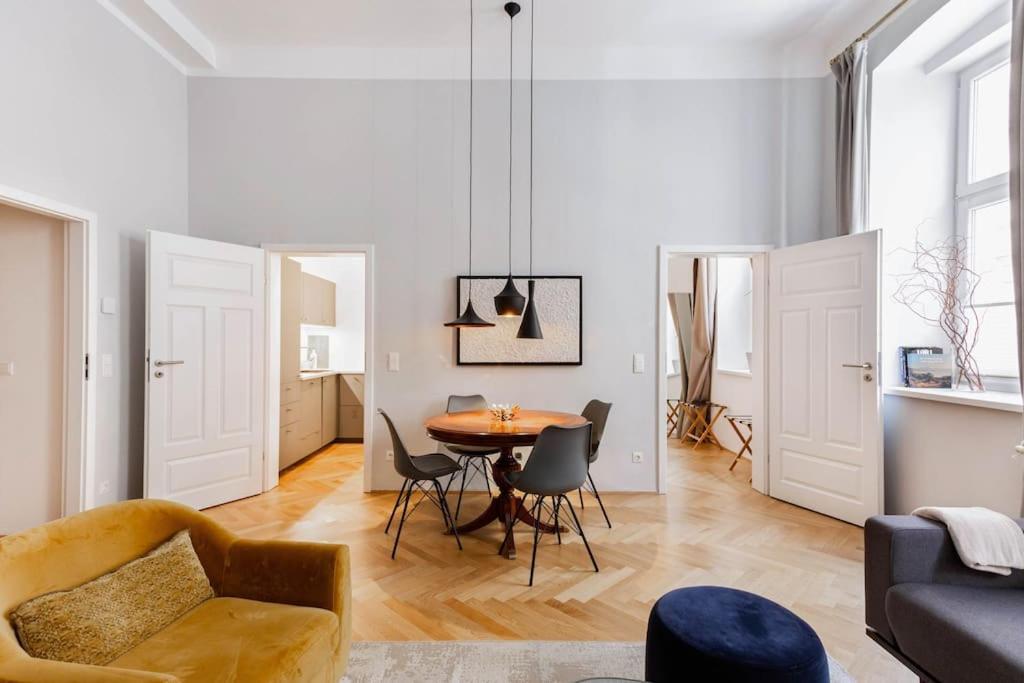 Appartement Center Apt In Best Area Near Park & Danube 20'to Airport Wenen